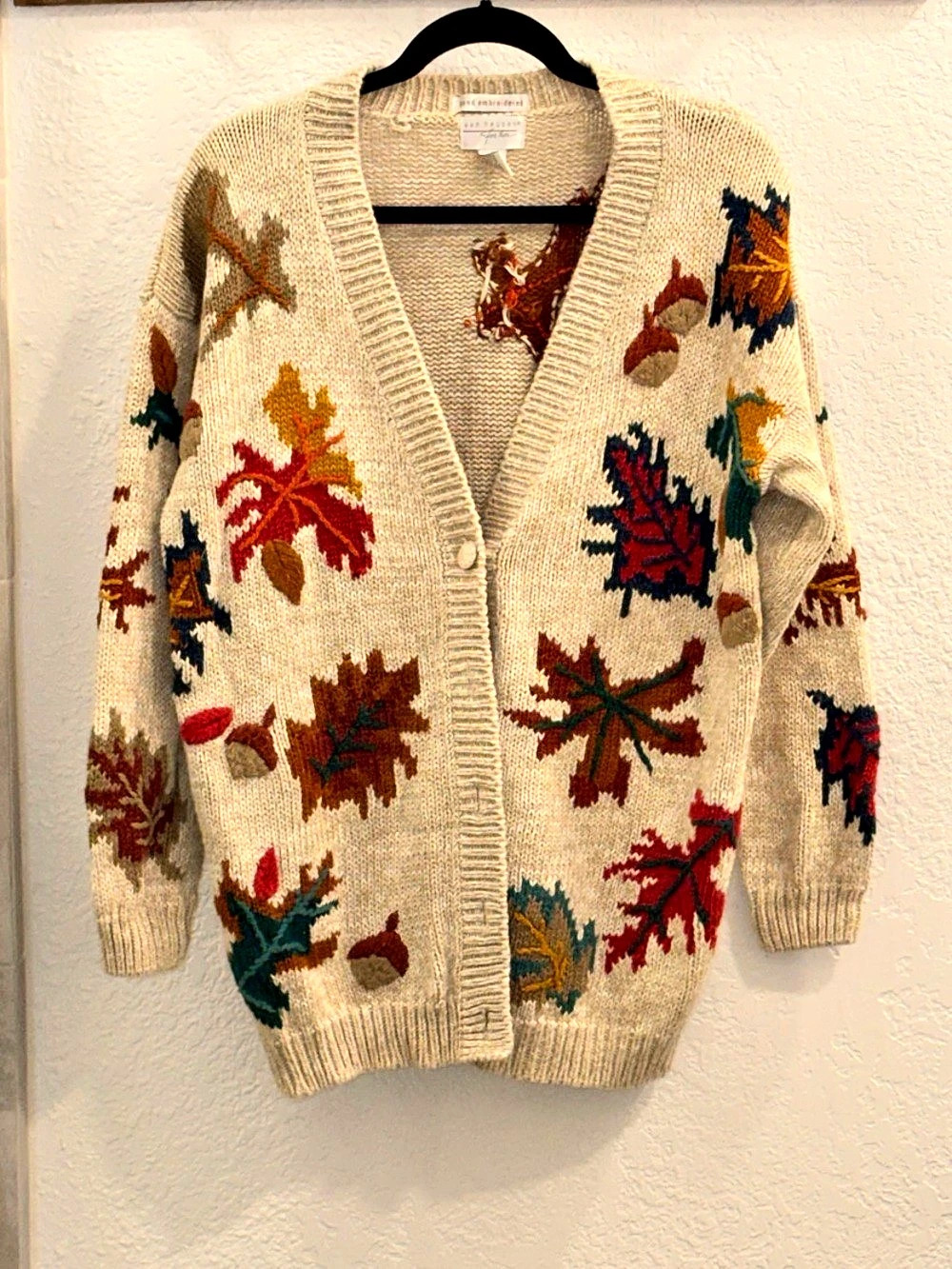 Van Heusen Fall Leaf Pattern Cardigan in Cream & Red Cabincore Vintage 90s Embro